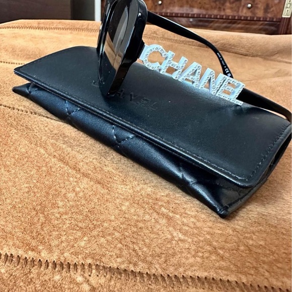 Chanel Acetate & Strass Sunglasses never worn brand new. Too big for my face. - Picture 7 of 9